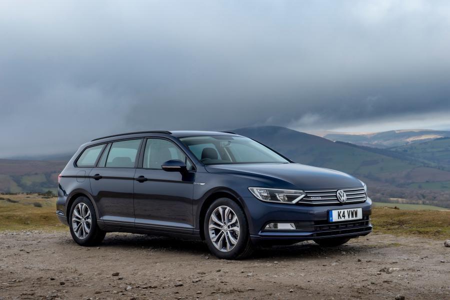  Volkswagen Passat Estate BlueMotion 2015 года  (UK) (фото 2 из 30)